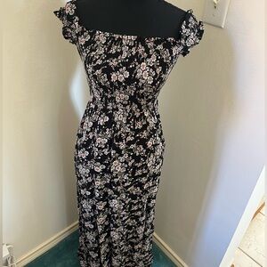 Am Eagle size XS Floral Black Dress, smocked top crinkle fabric